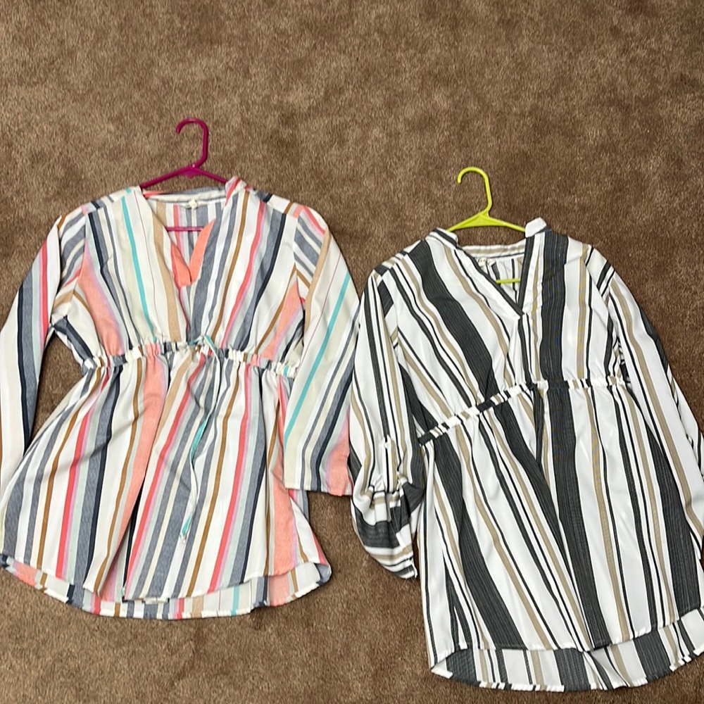 ❌SOLD❌Lot of 2 maternity tops Large